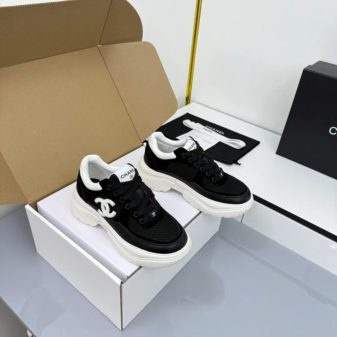 👟👟Ex-factory price 620👟👟 Chanel bread shoes ~ original calfskin panda shoes Chanel 25C latest hot style panda black and white sports shoes casual sneakers Xiaoxiang hot item classic black and white panda color coco girls must pay Fabric: original custom mixed sheepskin lining: original imported breathable mesh lining outsole: Original molded rubber + TPU combination Size: Women's 35-41